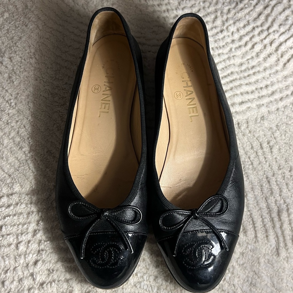CHANEL Black Cap Toe Ballerina Flats